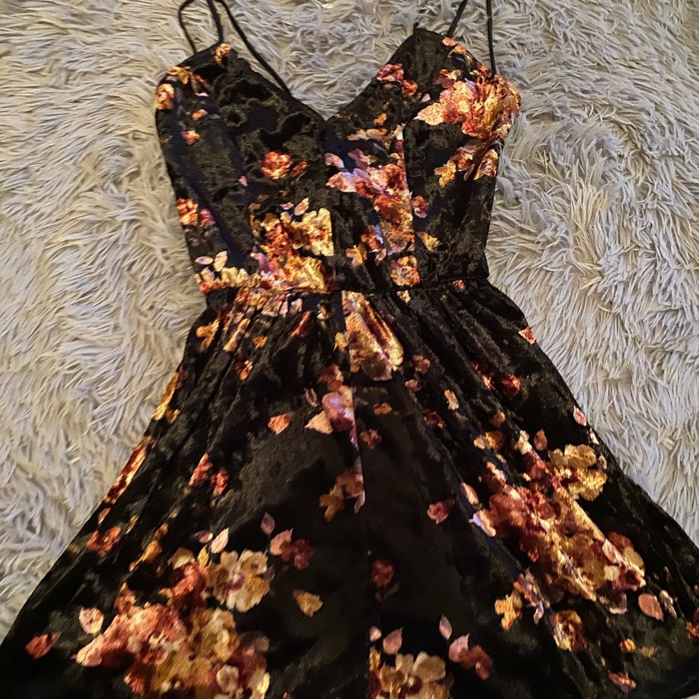 Black floral mini romper - Picture 1 of 3